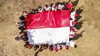 Aksi membentangkan bendera merah putih di salah satu daerah pelosok di Nganjuk tersebut merupakan bentuk upaya pemuda setempat untuk menanamkan semangat kemerdekaan kepada masyarakat khususnya anak-anak.