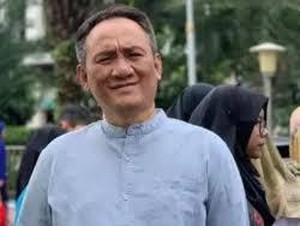 Jokowi Niat Laporkan 4 Orang Terkait Ijazah, Andi Arief: Kirim Saja Somasi