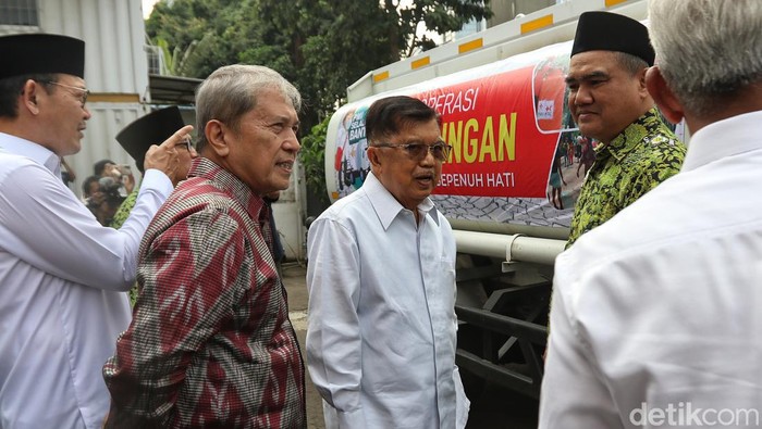 Antisipasi Kekeringan dan El Nino, PMI Salurkan Bantuan Air Bersih