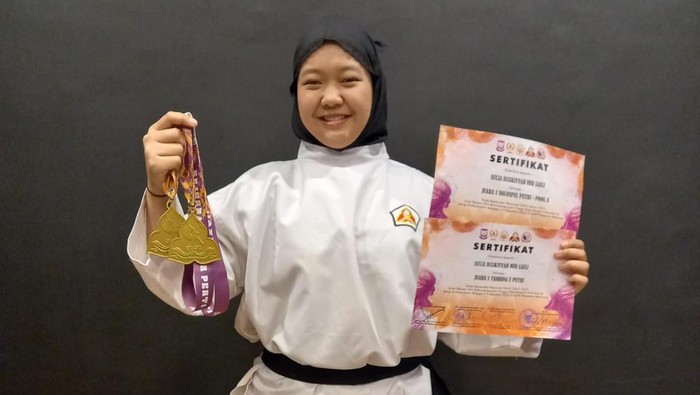 Aulia, mahasiswi ITN yang berprestasi di bidang silat