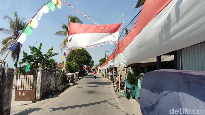 Bendera sepanjang 300 meter di Cianjur.