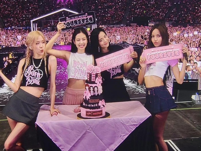 BLACKPINK Tampil Basah Kuyup Saat Hujan, Tuai Pujian Dinilai Makin Cantik