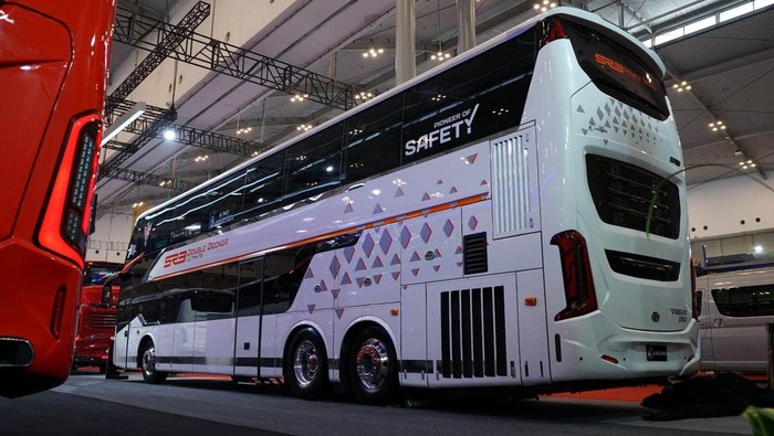 Bus Double Decker Harapan Jaya Ramaikan GIIAS 2023 Pameran otomotif GIIAS 2023 sedang berlangsung di ICE BSD, Tangerang, Banten. PO Harapan Jaya meramaikan pameran dengan menghadirkan bus double decker.