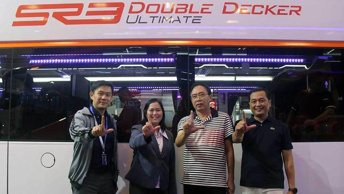 Bus Double Decker Harapan Jaya Ramaikan GIIAS 2023 Pameran otomotif GIIAS 2023 sedang berlangsung di ICE BSD, Tangerang, Banten. PO Harapan Jaya meramaikan pameran dengan menghadirkan bus double decker.