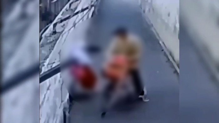 CCTV Kakek Cabuli Bocah SD di Jaktim
