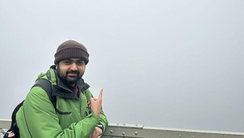 Ketika mendatangi objek wisata, sampai lokasi tertutup kabut... Foto: Boredpanda