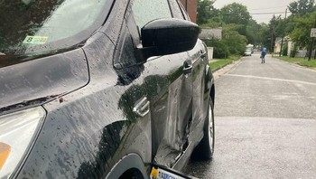 Souvernir dari pemobil yang tabrak lari. Foto: Boredpanda