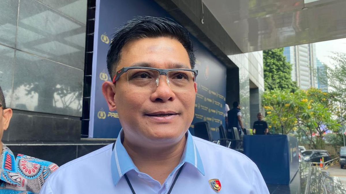 Mini yubkalarda etuklar pornosini tomosha qiling