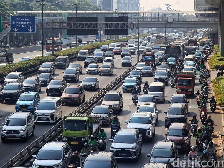 Potret Kendaraan yang Disebut Jadi Penyebab Polusi Udara di Jakarta