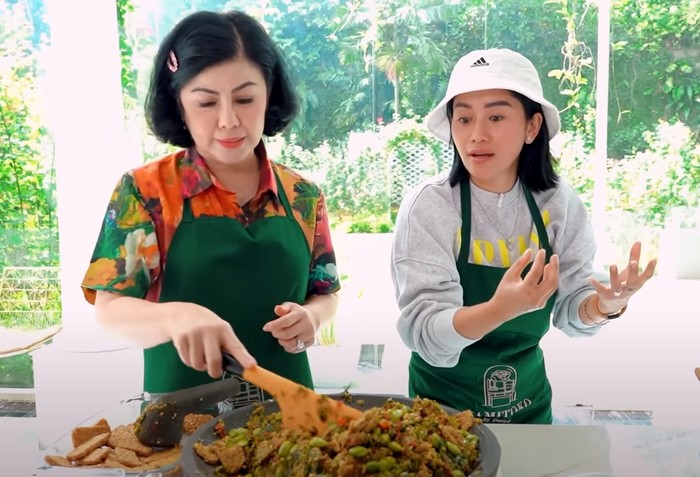 Farida Nurhan Masak dan Mukbang