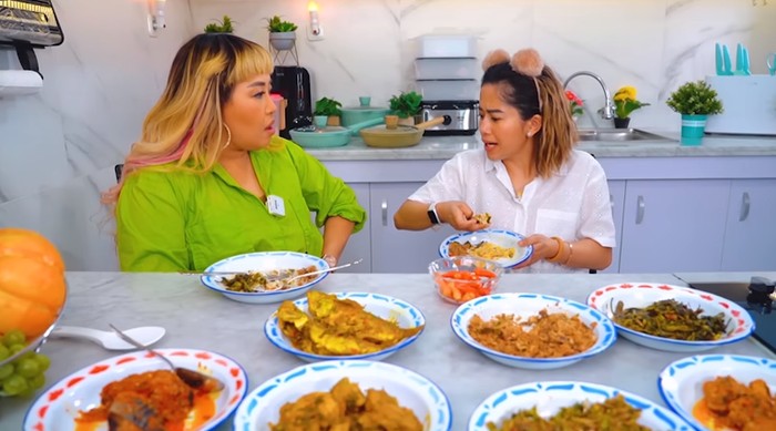 Farida Nurhan Masak dan Mukbang Farida Nurhan Masak dan Mukbang