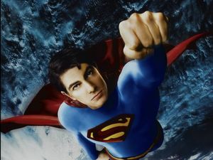 Duh, Stuntman Superman Kecelakaan di Tengah Syuting!