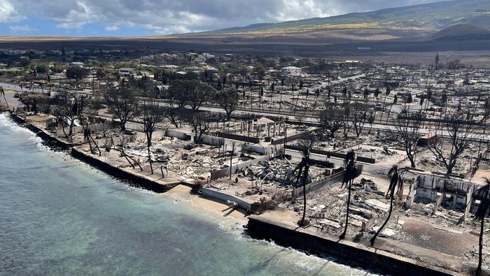 Foto Udara Kondisi Kota di Hawaii, Seperti Zona Perang! The shells of burned houses and buildings are left after wildfires driven by high winds burned across most of the town in Lahaina, Maui, Hawaii, U.S. August 11, 2023. Hawai'i Department of Land and Natural Resources/Handout via REUTERS THIS IMAGE HAS BEEN SUPPLIED BY A THIRD PARTY.