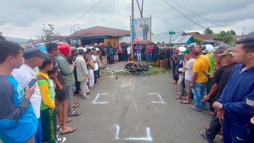 Fransiskus Kebu (25) tewas di tempat setelah motor yang dikendarainya ditabrak truk di Jalan Adi Sucipto, Kelurahan Tenda, Kecamatan Langke Rembong, Kabupaten Manggarai, NTT, Senin (14/8/2023).
