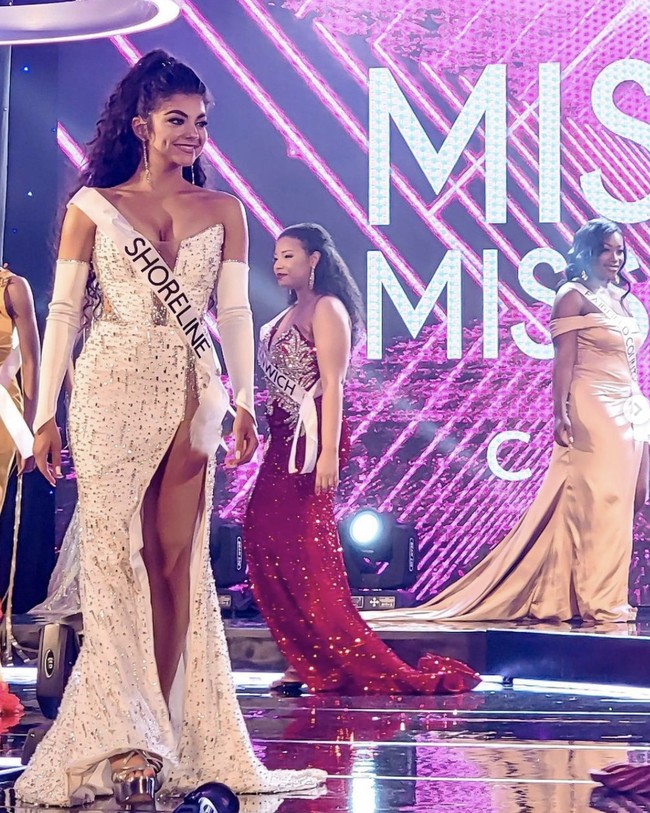 Terlepas dari drama tersebut, Gabriella tetap berusaha menghormati ibunya. Ia bahkan ingin mengikuti jejak sang ibu yang dulu pernah dinobatkan sebagai Miss Connecticut. (Foto: Instagram/@gabriella__vigorito)