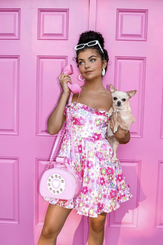 Meski usia mereka terpaut 33 tahun, Gabriella dan Catherine kerap disebut anak kembar atau adik-kakak. (Foto: Instagram/@gabriella__vigorito)