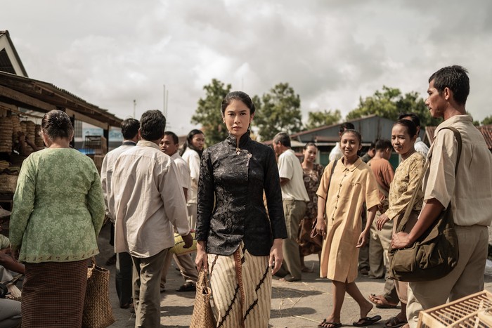 Gadis Kretek. Dian Sastrowardoyo as Dasiyah in Heartbreak High S1. Cr. Courtesy of Netflix © 2023