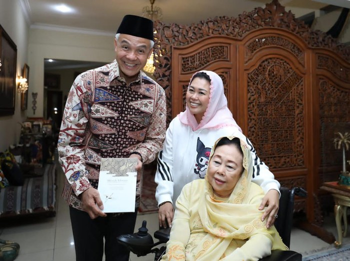 Ganjar Pranowo mengunjungi kediaman keluarga Gus Dur di Jagakarsa, Jakarta Selatan, Minggu (13/8).