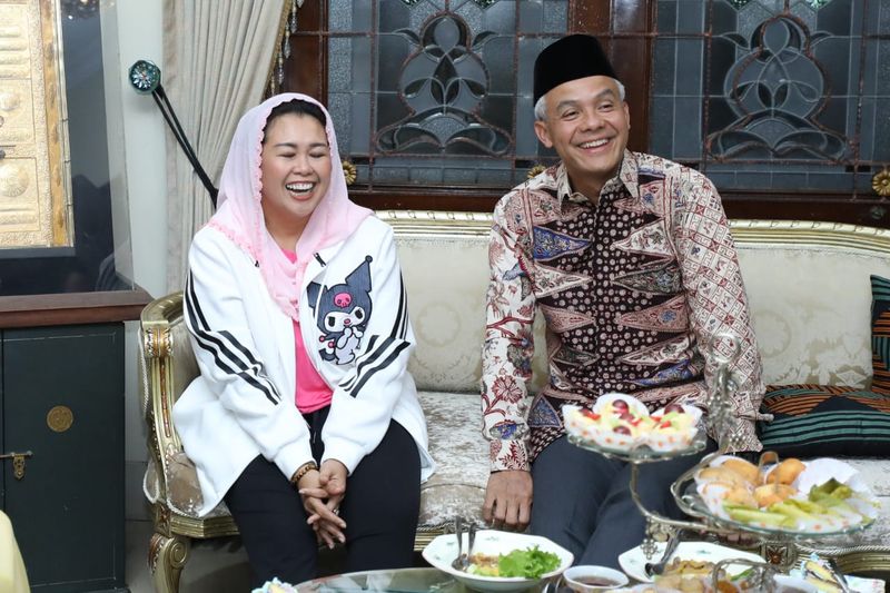 Ganjar berterima kasih kepada Yenny Wahid yang telah menunjukkan kesiapannya untuk mendampingi jika safari ke Jawa Timur. Ganjar mengatakan, dirinya memang sudah berteman lama dengan Yenny.