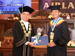 Sosok Hadi Priyono, Pilot TNI AL yang Jadi Wisudawan Terbaik S3 Unair