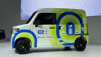 Di Indonesia, Honda N-Van e: juga sudah diperkenalkan di GIIAS 2023. Tapi mobil ini masih digunakan untuk kegiatan penelitian kolaborasi Honda Prospect Motor (HPM) dengan Pertamina. Foto: Luthfi Anshori/detikOto