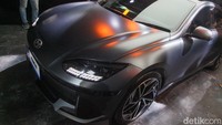 Ioniq 6 yang dipasarkan di Indonesia hanya satu varian dengan menggunakan sistem penggerak semua roda alias all-wheel-drive (AWD).  