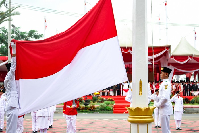 Ilustrasi Pengibaran Bendera Merah Putih