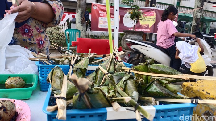 Jajanan ketan jepit khas Palembang yang hanya dijual menjelang HUT RI