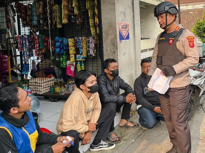 Kapolres Cimahi Datangi Tempat Mangkal Debt Collector di Cimahi dan KBB