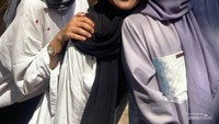 Biasanya pengunjung yang datang ke Pantai Watu Lawang adalah remaja yang ingin bersenang senang atau ingin membuat konten.