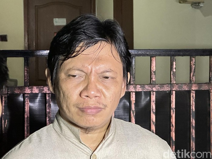 Ketua RT 07/RW 027 Ichwanul Muslimin mengungkap keseharian DE
