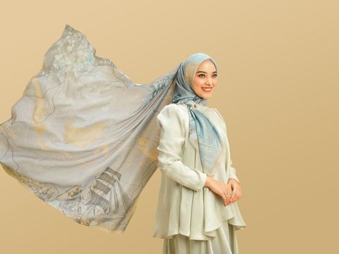 Klamby mengeluarkan koleksi Archipelago Scarf, dalam rangka menyambut Hari Kemerdekaan Indonesia yang ke-78. Koleksi tersebut menggambarkan kekayaan dan keunikan budaya Indonesia.