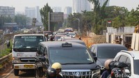 Lalin Jalan RA Kartini, Lebak Bulus, Jakarta Selatan, macet pada hari Senin (14/8/2023) pukul 10.15 WIB.  