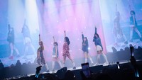 The World Is My Oyster jadi salah satu yang dibawakan selain lagu-lagu andalan seperti FEARLESS, hingga ANTIFRAGILE. (Foto: dok. Source Music)