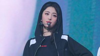 Huh Yunjin berkesempatan menampilkan lagu ciptaannya berjudul Blessing In Disguise di konser ini juga. (Foto: dok. Source Music)