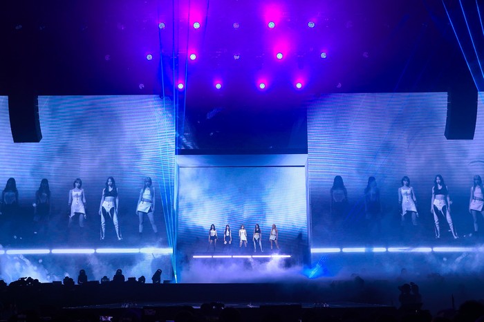 LE SSERAFIM Konser LE SSERAFIM βFLAME RISESβ dimulai di Seoul pada 12 Agustus dan berlanjut ke 13 Agustus 2023.