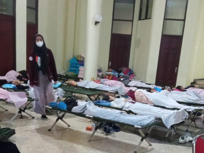 Maba UB Malang lemas dijemur saat ospek