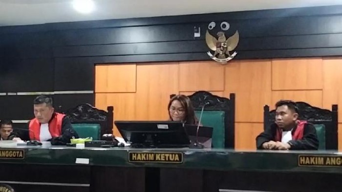 Majelis hakim PN Kisaran saat membacakan vonis terhadap terdakwa Syahrul, pembawa 50 Kg sabu dari Malaysia.