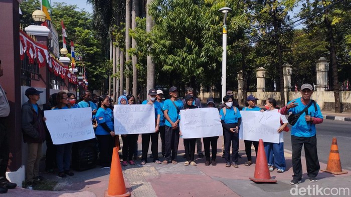 Massa gelar aksi tuntut segera huni Kampung Susun Bayam. (Brigitta/detikcom)