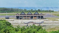 Dengan kapasitas pesawat yang meningkat dari 12 menjadi 78 orang per sekali penerbangan, Budi Karya berharap kehadiran bandara baru dapat meningkatkan jumlah pengunjung, khususnya wisatawan untuk datang ke Mentawai. 