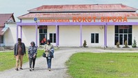 Bandara Rokot Mentawai sudah selesai dibangun dan hanya menunggu surat Sertifikat Bandar Udara (SBU) untuk izin terbangnya. Bandara ini akan menggantikan bandara lama yaitu Bandara Rokot Sipora yang sudah tidak memungkinkan dikembangkan lagi, karena dibatasi laut lepas. 