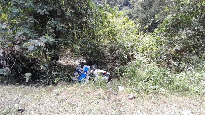 Mobil Maskara Desa Kalipucang terjun ke jurang