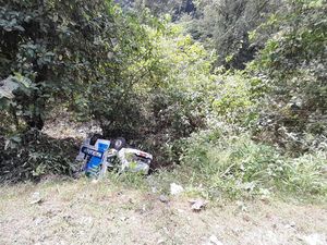Mobil Maskara Desa di Pangandaran Terjun ke Jurang Usai Hindari Motor