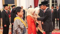 Tanda kehormatan ini merupakan tanda kehormatan yang tertinggi yang diberikan oleh Pemerintah Republik Indonesia.  