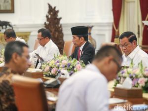 Ratas soal Polusi Udara Dihadiri RK-Heru Budi, Jokowi Instruksikan Ini