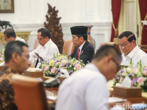 Ratas soal Polusi Udara Dihadiri RK-Heru Budi, Jokowi Instruksikan Ini