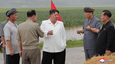 Momen Kim Jong-Un Kunjungi Wilayah Terdampak Topan