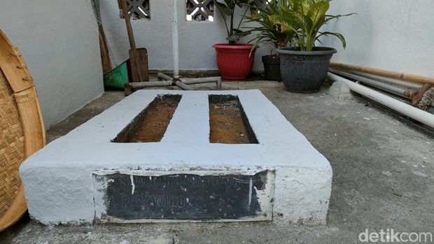 Monumen Setya Bakti, makam 23 pejuang di halaman Puskesmas Pembantu Sriwedari, Solo, Senin (14/8/2023).