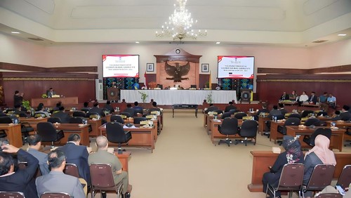 Rapat paripurna dengan agenda Pengumuman Pemberhentian Gubernur Zulkieflimansyah dan Wakil Gubernur NTB Sitti Rohmi Djalillah di gedung DPRD NTB, pada Senin (14/8/2023).