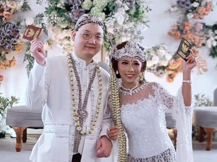 Pasangan beda negara viral di TikTok, Sherin Yula Purnama yang berasal dari Subang, Jawa Barat dan Riku Nakanishi dari Jepang.